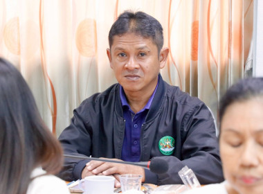 ตรวจเยี่ยมและรับฟังปัญหาของสมาชิกสหกรณ์นิคมประมงนครศรีธรรมราช จำกัด ณ จุดรวบรวมผลผลิตของสมาชิกสหกรณ์ โดยรับทราบถึงปัญหาความเดือดร้อนในเรื่องของการต่อทะเบียนเกษตรกรผู้เพาะเลี้ยงสัตว์น้ำของสมาชิกสหกรณ์ รวมทั้งเรื่องการขออนุญาตการเข้าทำประโยชน์ในที่ดินและติ ... พารามิเตอร์รูปภาพ 37